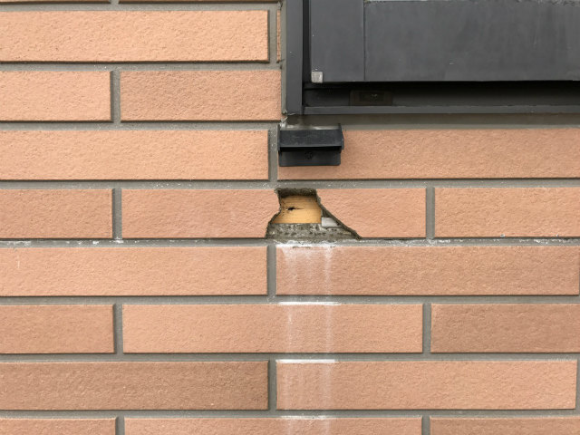 外壁の穴あき補修