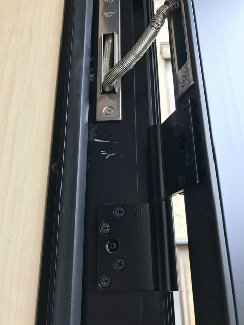 玄関ドアのキズ補修補修前