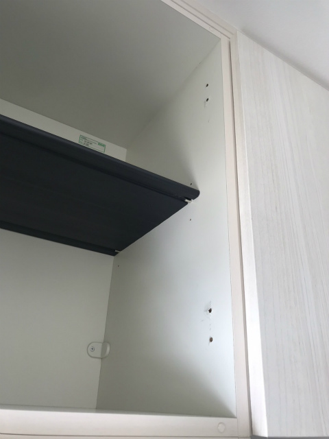収納建具のビス穴補修補修前